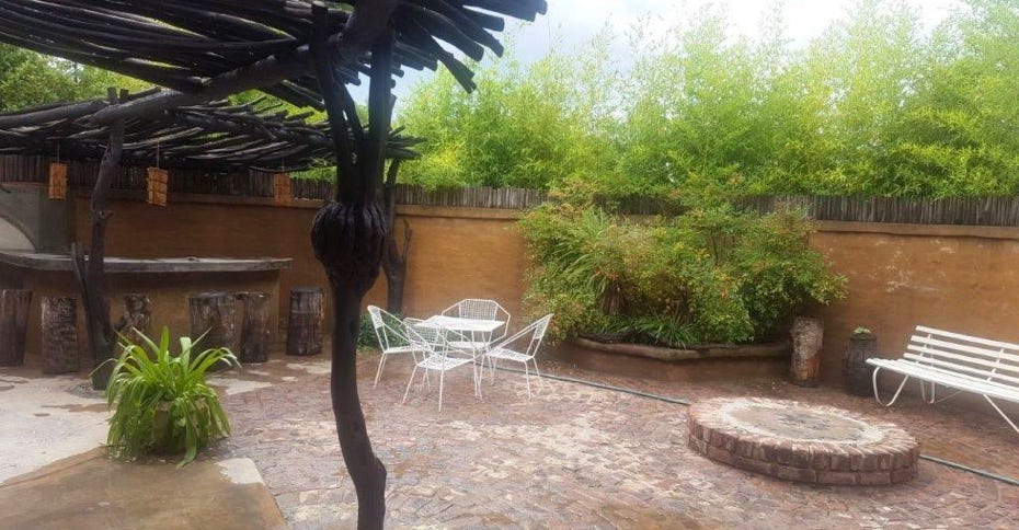 Relax in our Garden, patio and braai